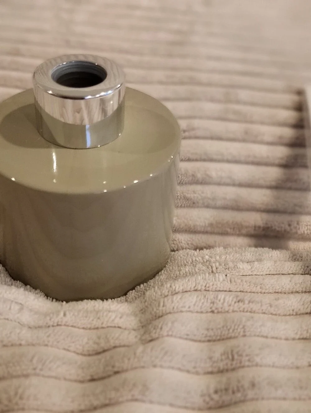 Sage Green Ceramic Reed Diffuser Bottle - With Reeds  Gardenia Scenr